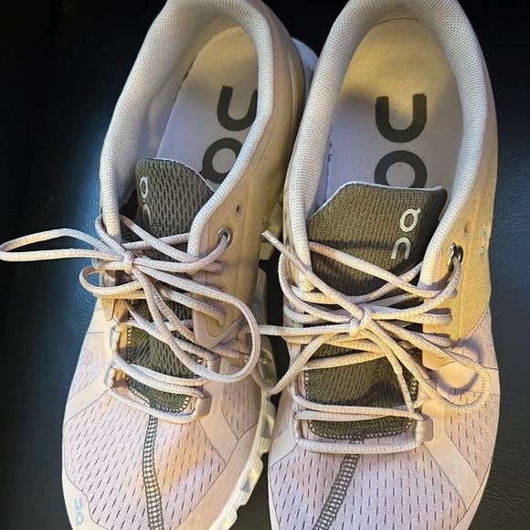 COPY - Like New OnCloud shoes size 8 - Picture 3 of 6